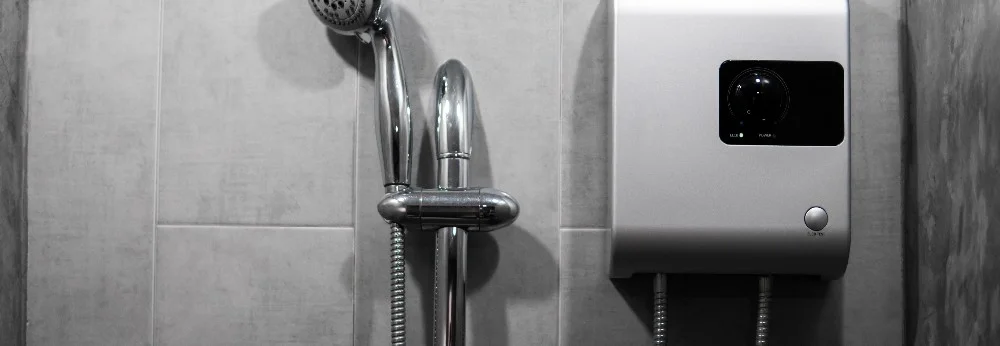 Duschkopf und Durchlauferhitzer